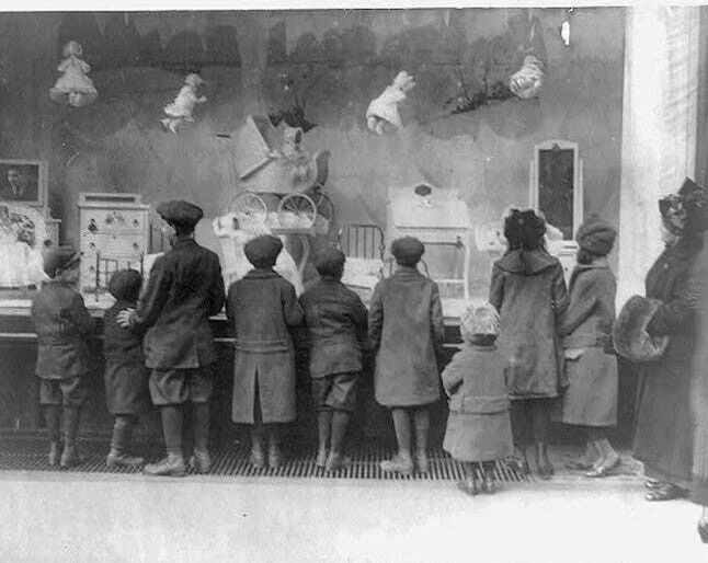 1910 New York City Children In Front Of Department Store Picture Photo
