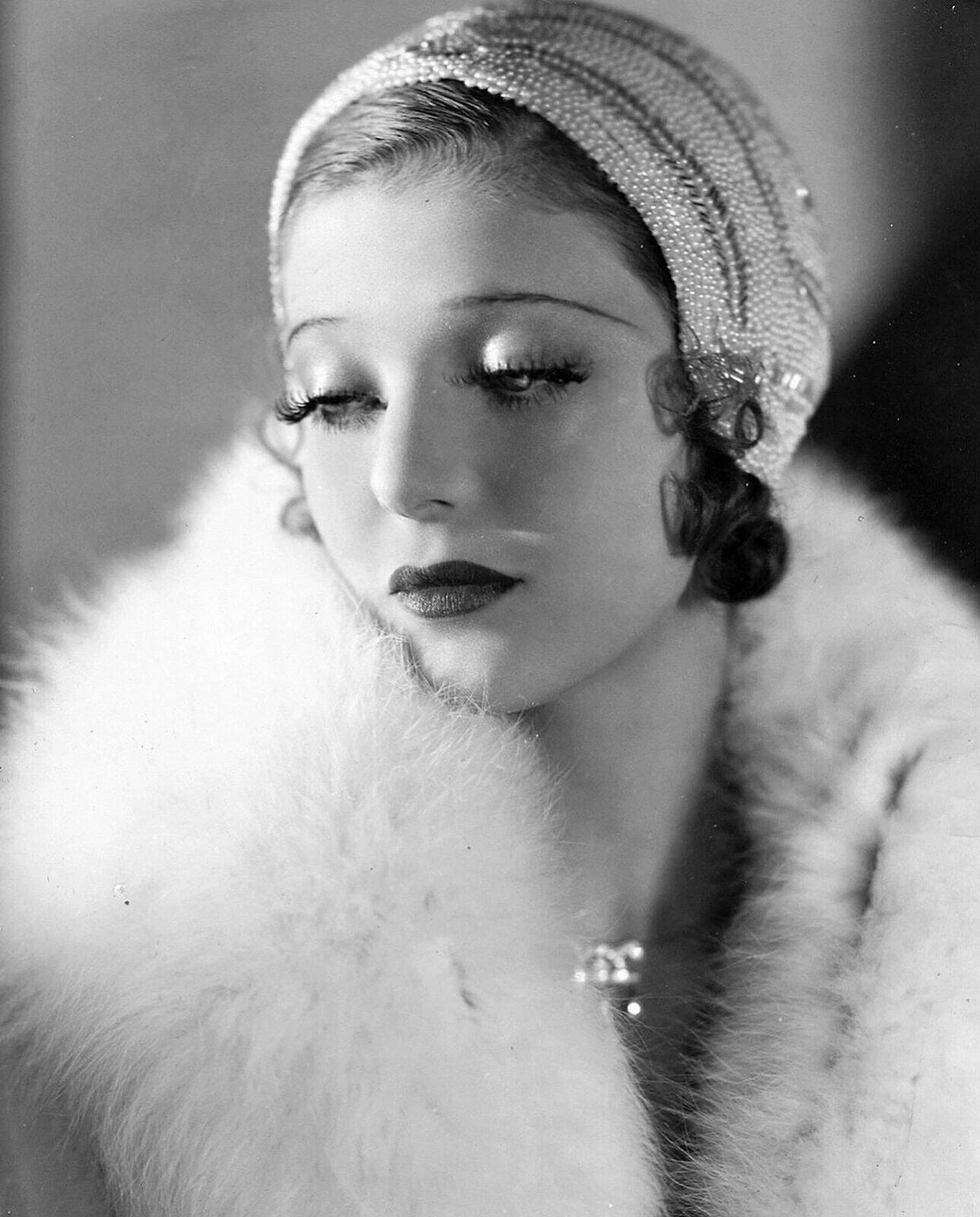 1930 Leading Lady Loretta Young Classic Retro Portrait 300 Piece Jigsaw Puzzle