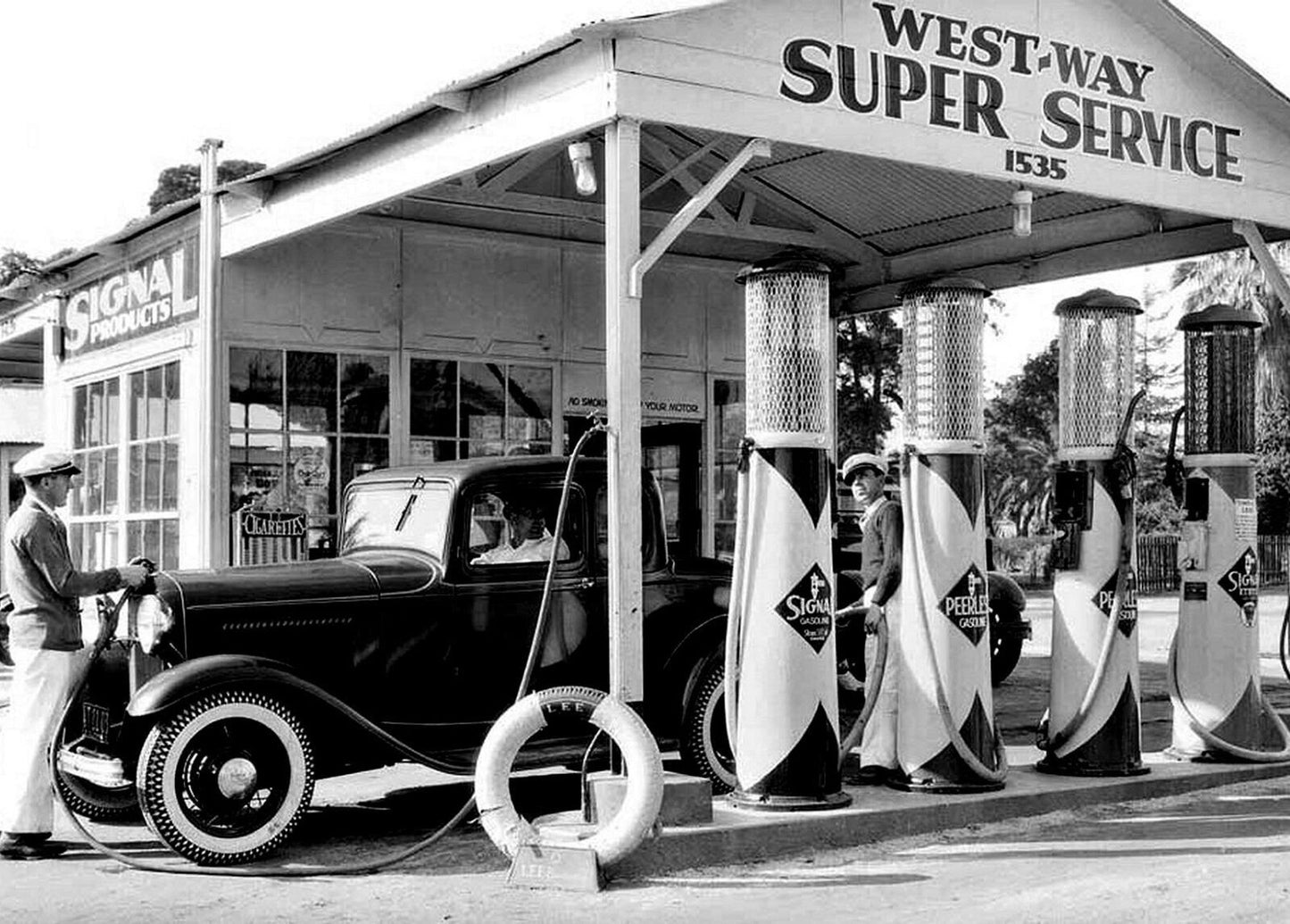 1932 Ford V8 At Los Angeles Signal Oil Gas Station Retro Picture Photo