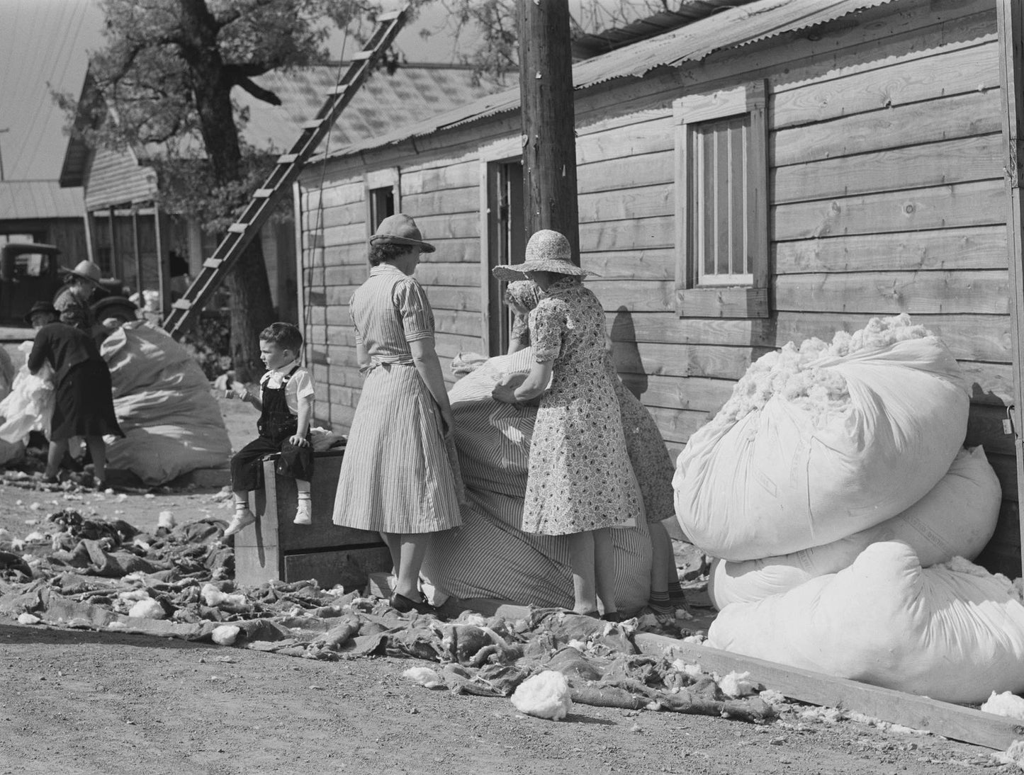 1941 Making Mattresses From Surplus Cotton Heard County Georgia 300 PCS Jigsaw