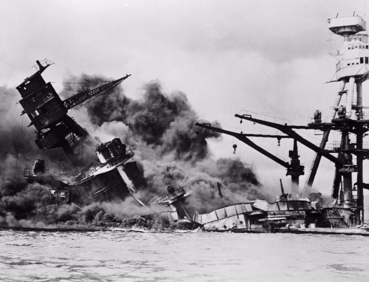 1941 Pearl Harbor Attack On Us War Ship Uss Arizona 300 Piece Jigsaw Puzzle