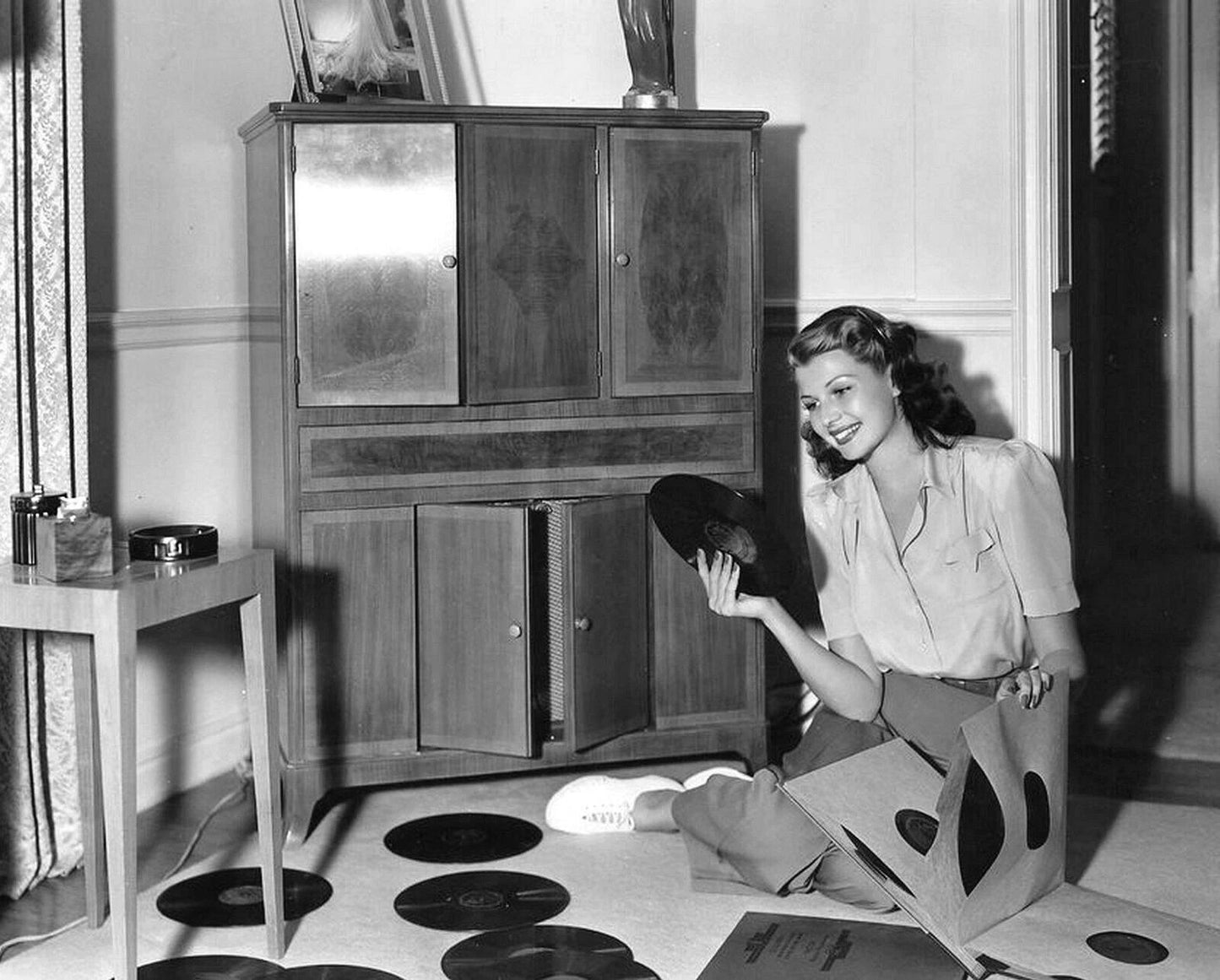 1941 Rita Hayworth At Home Retro Classic Candid Photo 300 Piece Jigsaw Puzzle