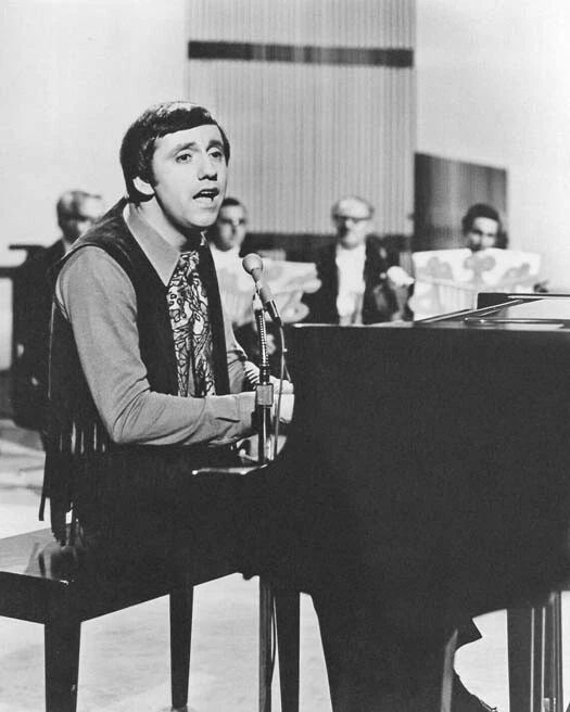 1970 Pop Singer Ray Stevens Glossy Photo 'Everything Is Beautiful' Poster