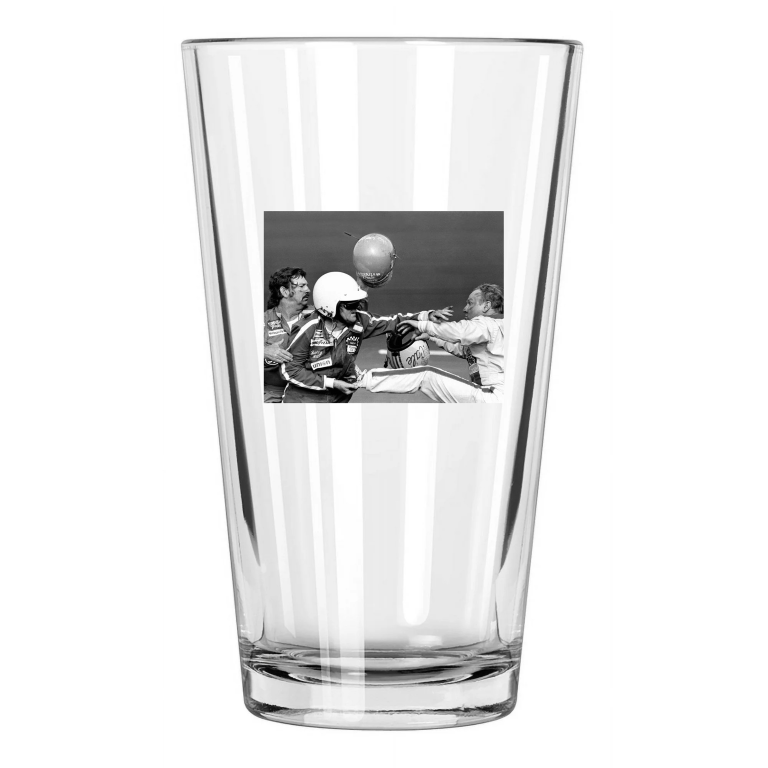 1979 Daytona 500 Cale Yarborough Fights Bobby Allison Pint Beer Drinking Glass