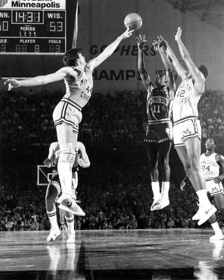 1980 Minnesota Gophers Kevin Mchale Glossy Photo Basketball Print Poster
