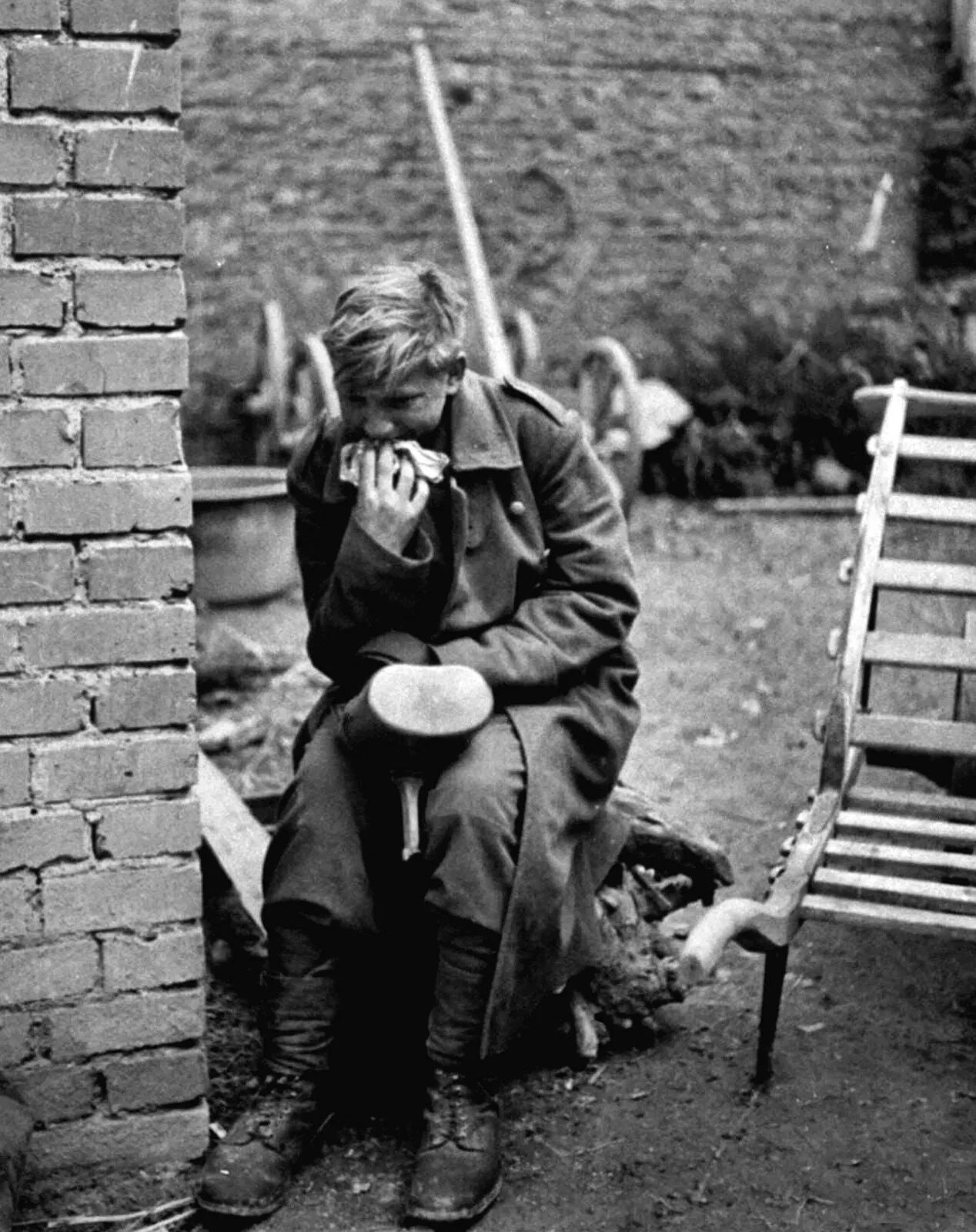 World War 2 Ww2 1945 15 Year Old German Soldier Crying Picture Photo