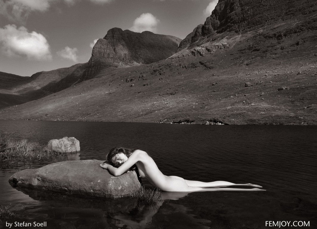 PHOTO (ART NUDES) FINE ART Professional FEMALE MODEL 8x10 Print