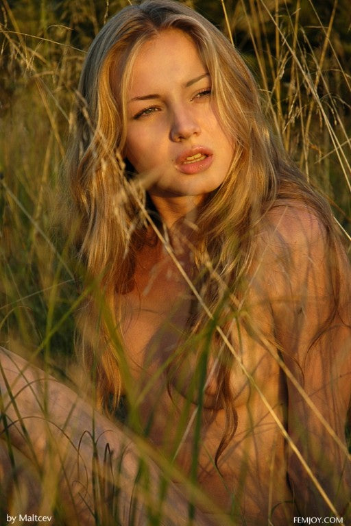PHOTO (ART NUDES) FINE ART Professional FEMALE MODEL 8x10 Print