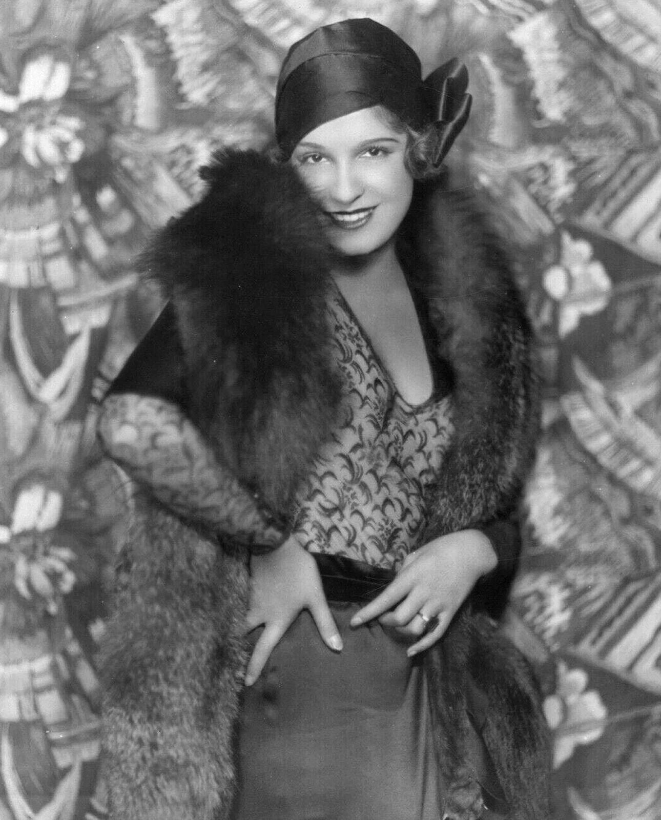 1920S & 1930S Retro Hollywood Movie Actress Lili Damita Magnet Magnet