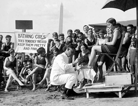 1922 Beach Toe Foot Doctor Podiatrist Vitntage Old 300 Piece Jigsaw Puzzle