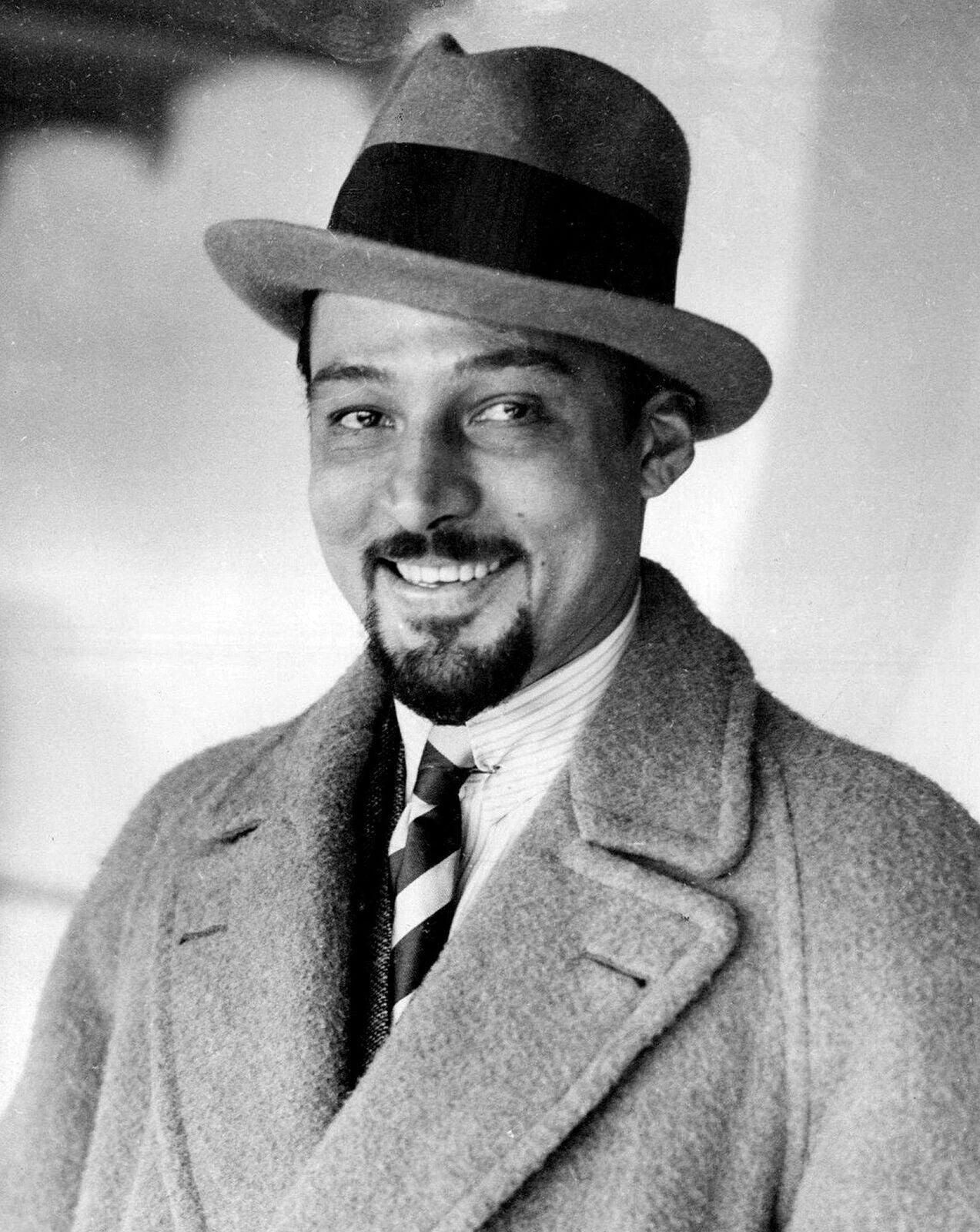 1924 Italian Actor Rudolph Valentino W Beard Portrait 300 Piece Jigsaw Puzzle