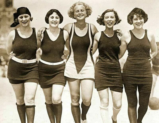 1925 Bathing Beauties Posing At The Beach Vintage Old Magnet Reprint