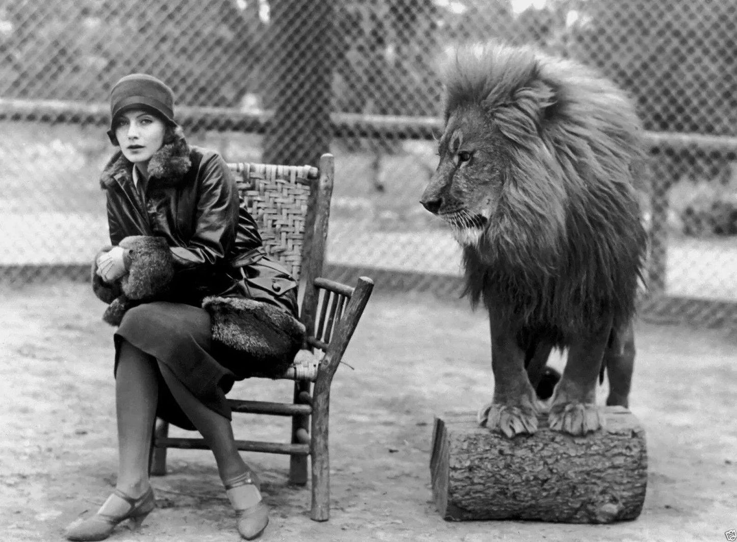 1926 Actress Greta Garbo & The Mgm Lion Classic Publicity Picture Keychain