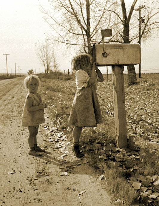 1939 Children Checking Mailbox Idaho Usa Vintage Old Photo Reprint