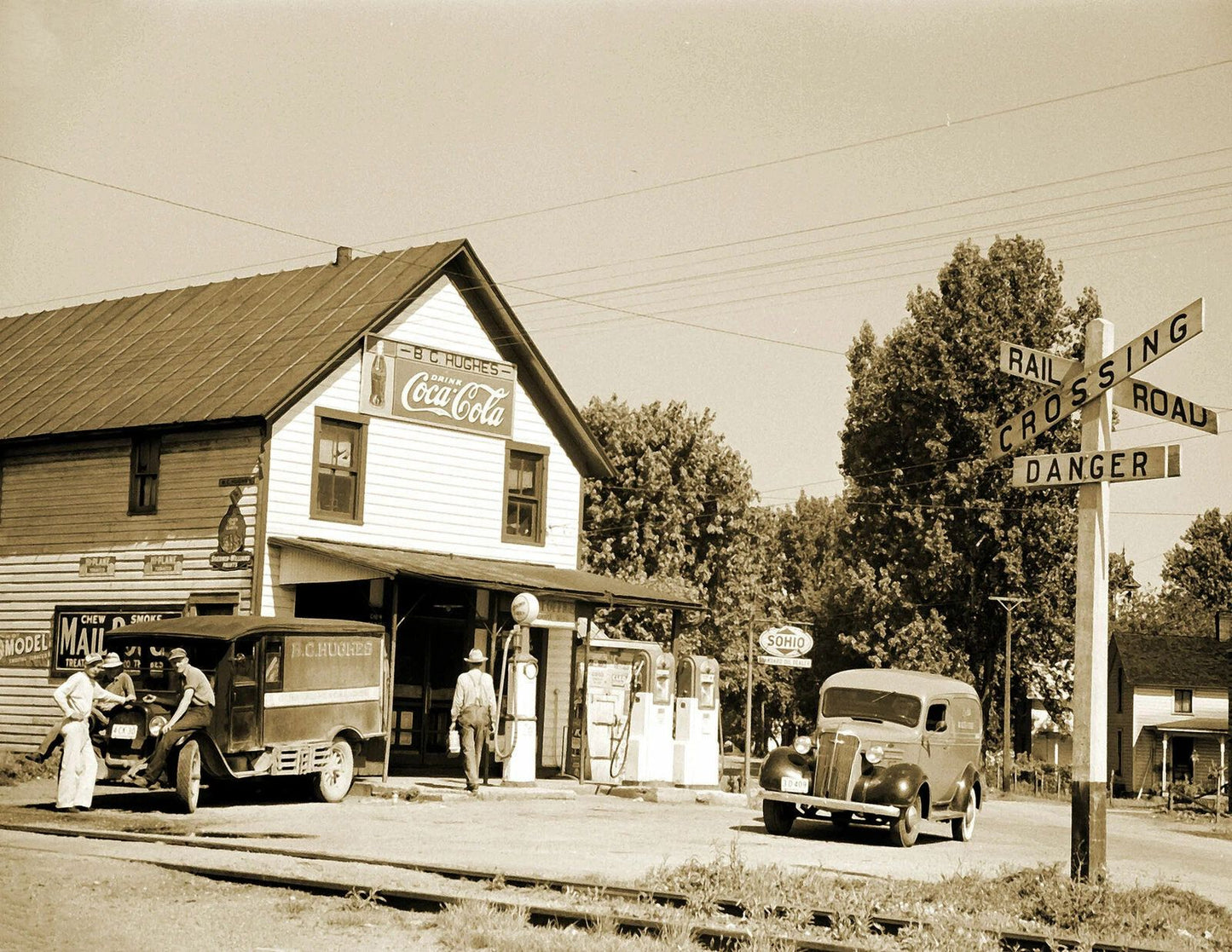 1939 Gas Station Atlanta Ohio Old Retro Vintage Picture Keychain Keychain Print