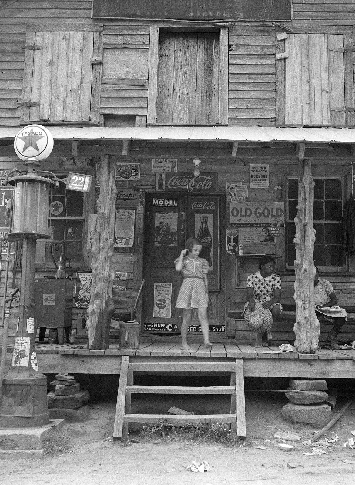 1939 Gas Station & Country Store North Carolina Vintage Picture Keychain