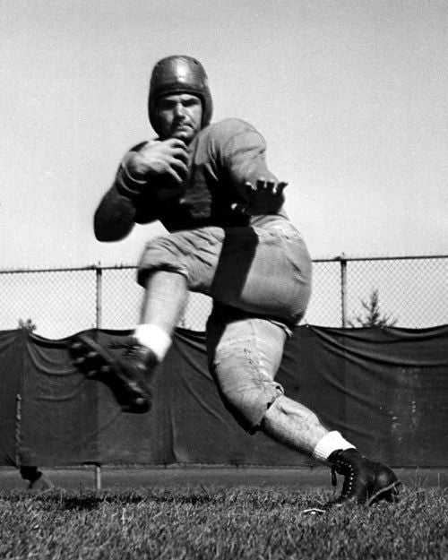 1939 Iowa Hawkeyes Nile Kinnick Glossy Photo Heisman Winner Pose Print