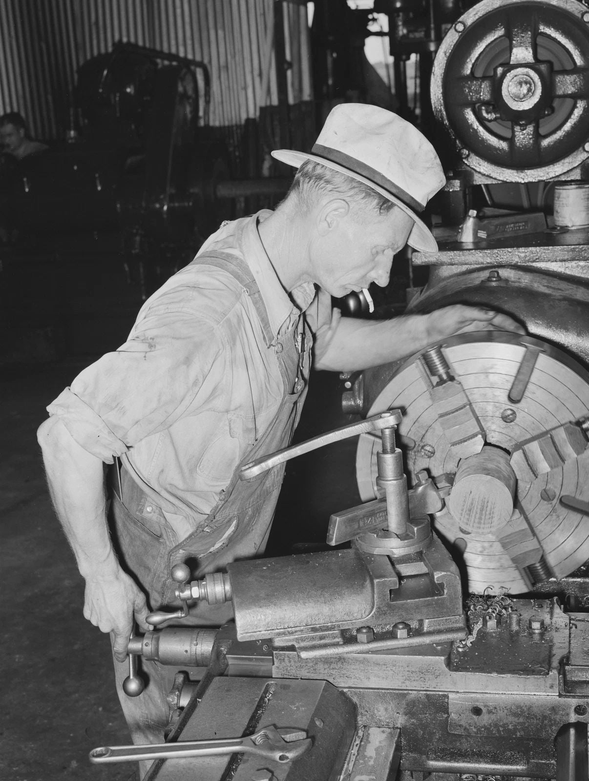 1939 Machinist Working Lathe Seminole Oklahoma Vintage Old 300 PCS Jigsaw Puzzle