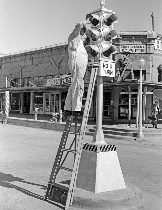 1939 Painting Traffic Light Taylor Texas Vintage Old 300 Piece Jigsaw Puzzle