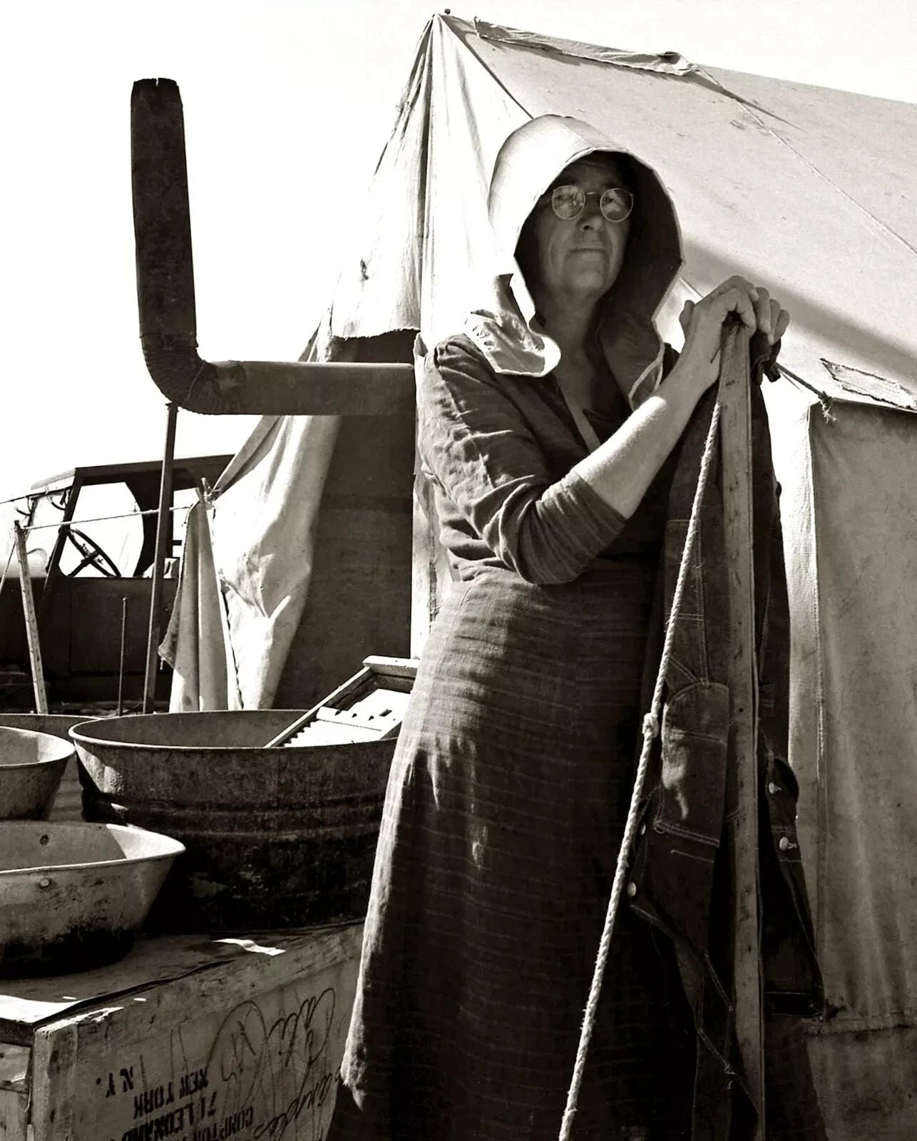 1939 Texas Woman In Carrot Farm Depression Era History 300 Piece Jigsaw Puzzle