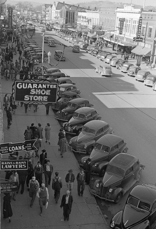 1940 Christmas Shopping Crowd, Gadsden, Alabama Old Magnet Reprint