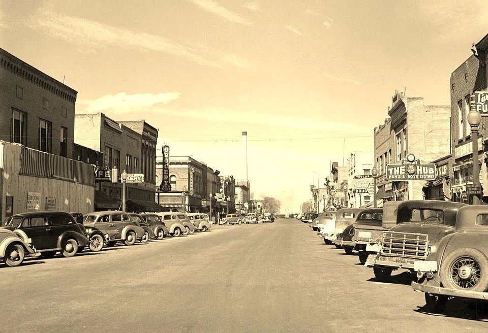 1940 Classic Cars On Main Street Laramie Wyoming Vintage Picture Photo