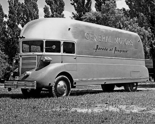1940 General Motors Gm Streamliner Classic Retro Camper Picture Keychain