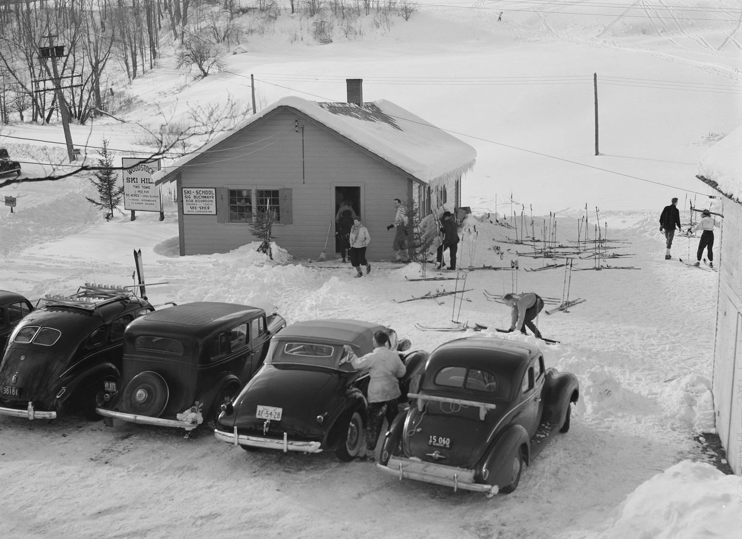 1940 Parking Lot Lodge Ski Slope Woodstock Vermont Vintage Old Keychain