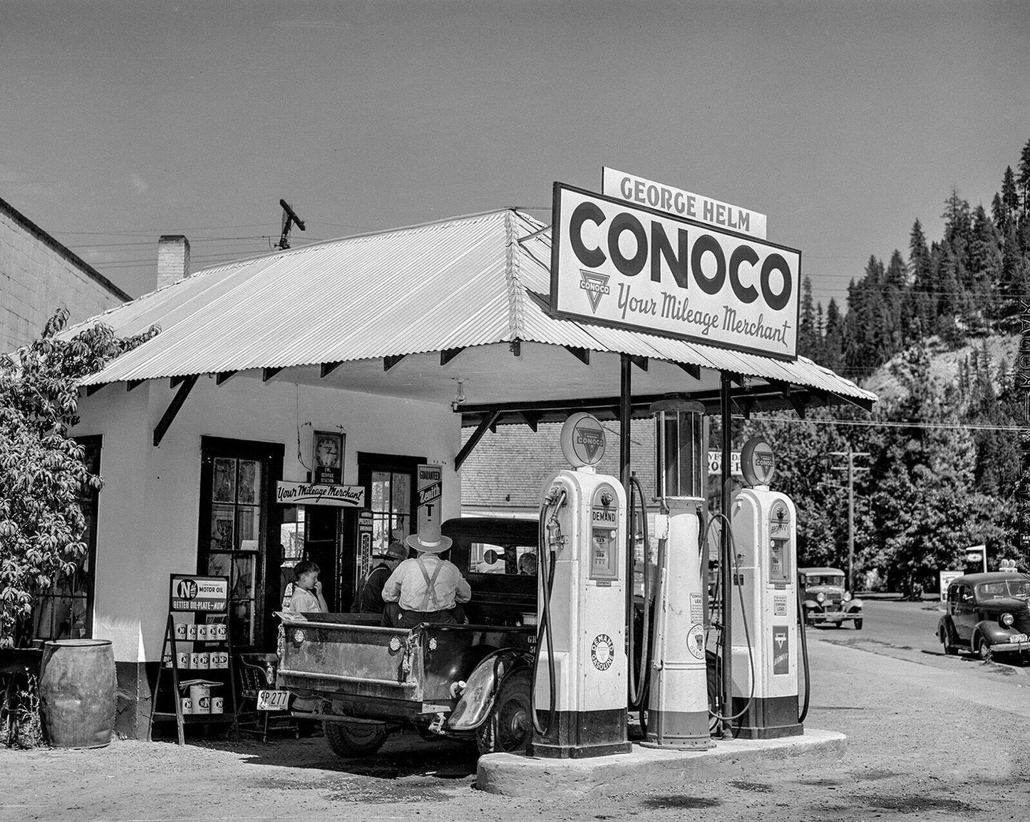 1941 Conoco Gas Station Orofino Idaho Classic Car Retro Picture Keychain