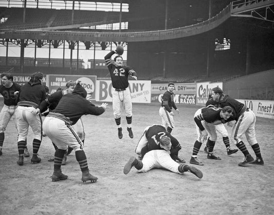 1942 Chicago Bears Sid Luckman Glossy Photo Football Print Vintage Hof 65