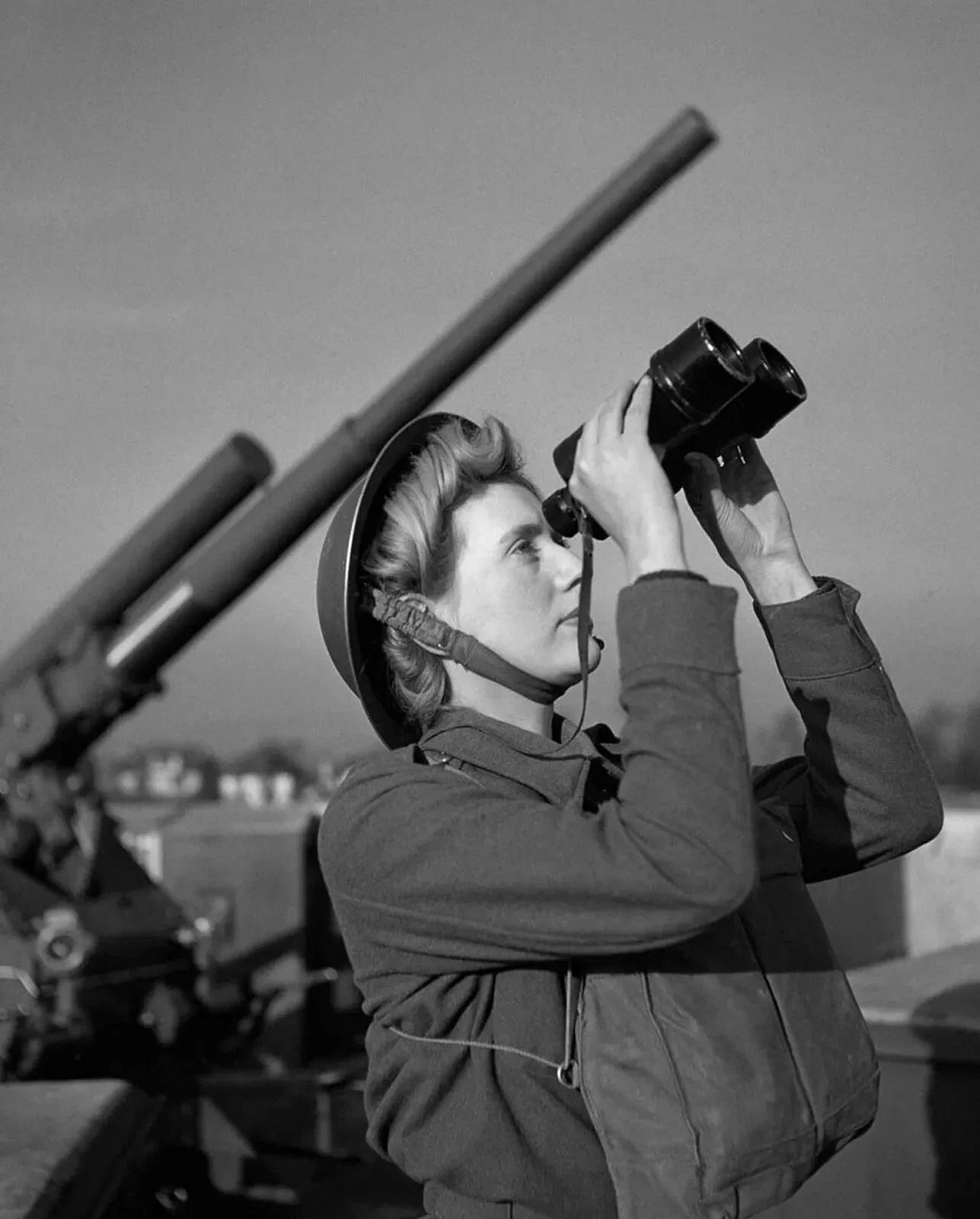 1942 Female Spotter World War 2 Ww2 London Blitz Retro 300 Piece Jigsaw Puzzle