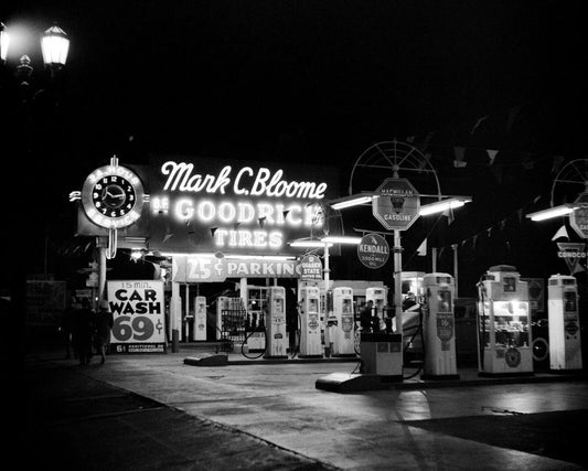 1942 Hollywood Gas Station & Tire Shop Classic Retro Picture Magnet