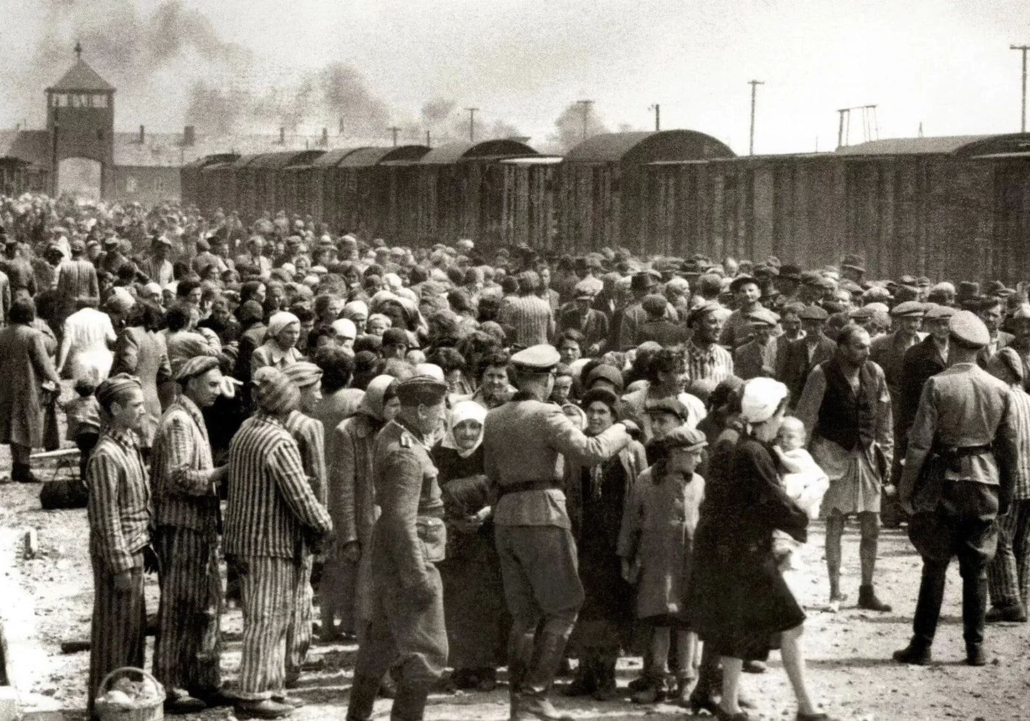 1942 Hungarian Jews On The Ramp At Auschwitz Ww2 Picture Keychain