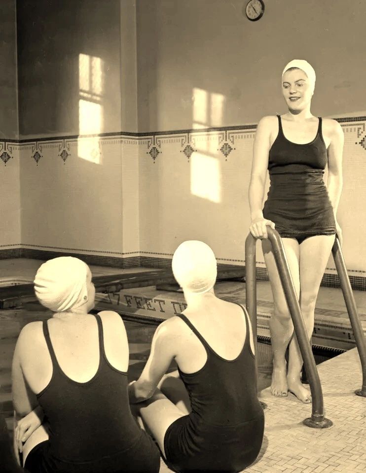 1942 Nursing Students Going For A Swim New York Vintage Picture Magnet