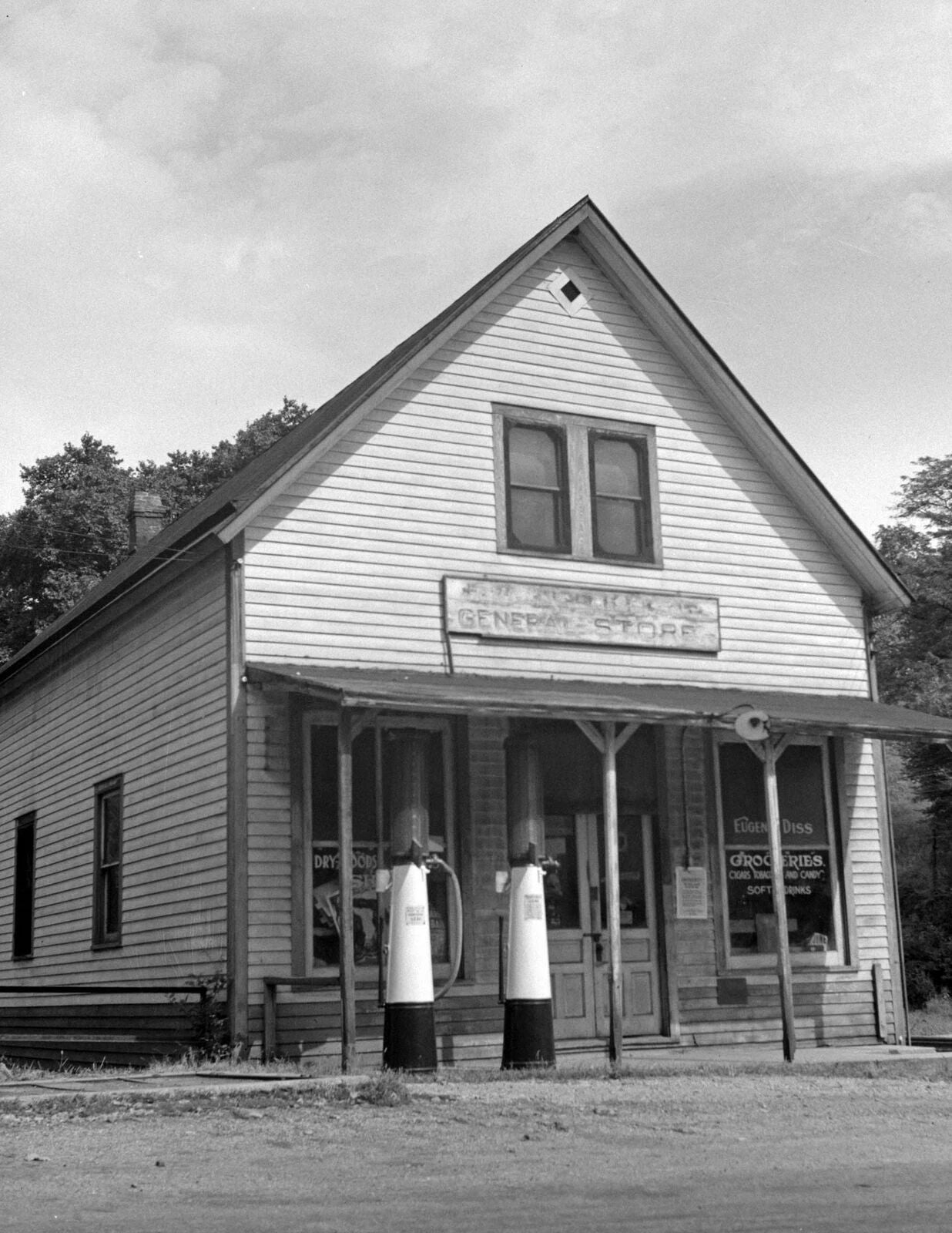 1943 Gas Station Southern Ohio Vintage Old Keychain Picture Reprint