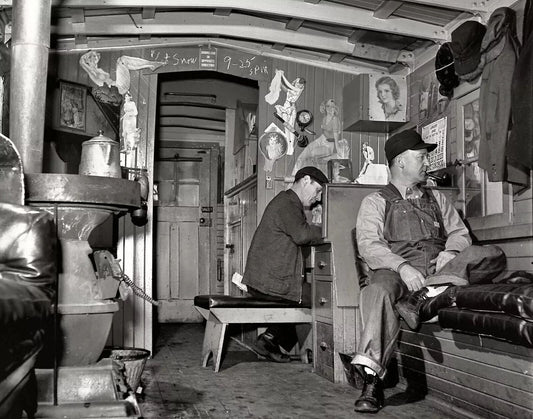 1943 Railroad Train Caboose Men At Work Chicago Historic Picture Keychain