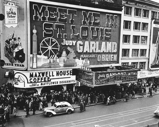 1944 New York City Astor Theatre Glossy Photo 'Meet Me In St Louis' Poster
