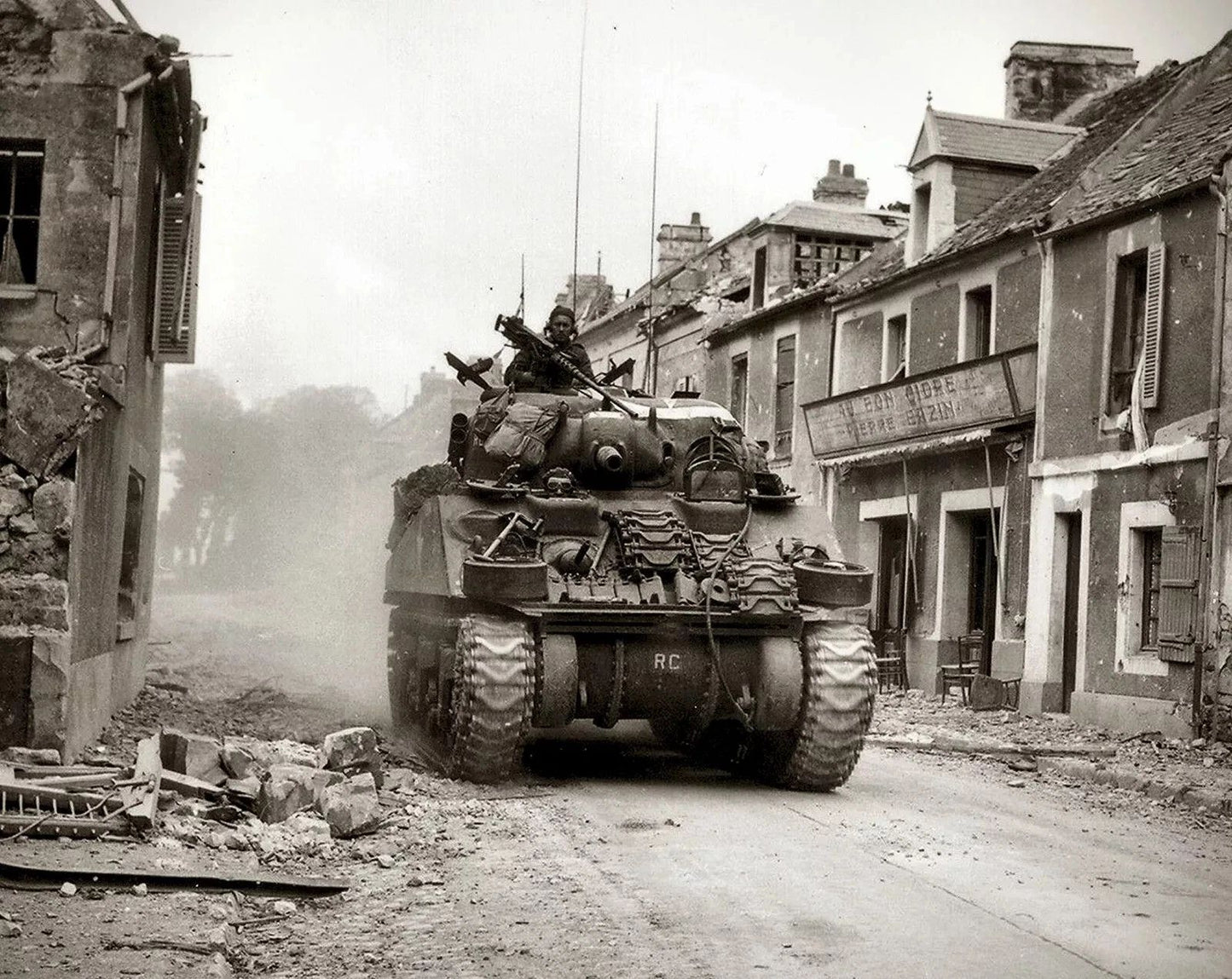 1944 World War 2 Ww2 Us Tank Enters Normandy Military Picture Magnet