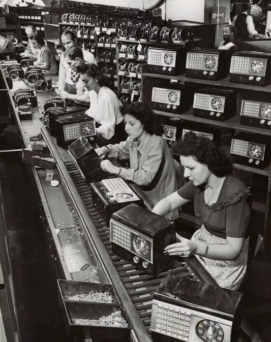 1945 Emerson Radio Factory Production Assembly Line Retro Picture Photo