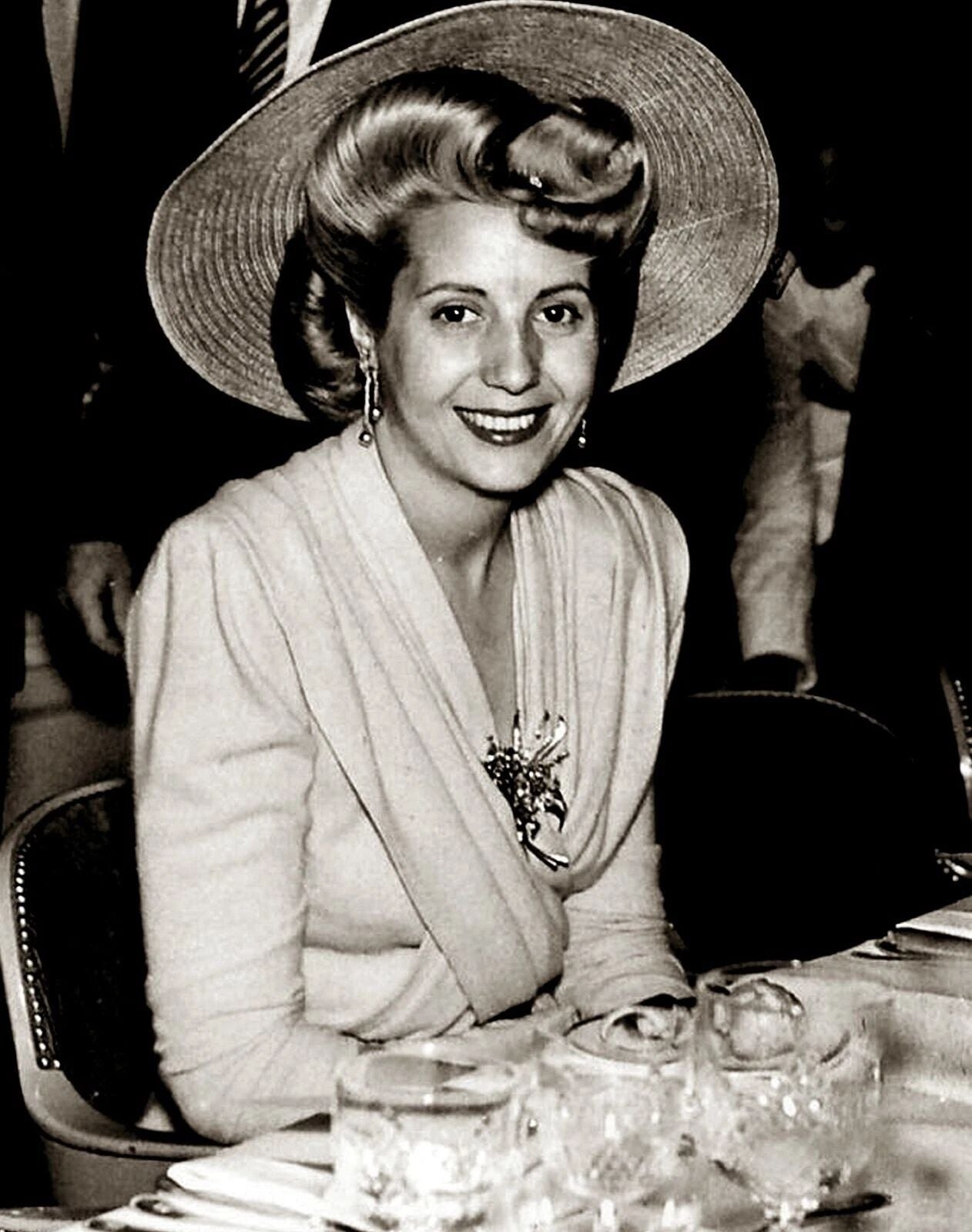 1947 Eva Peron In A Hat Candid Poster Photo