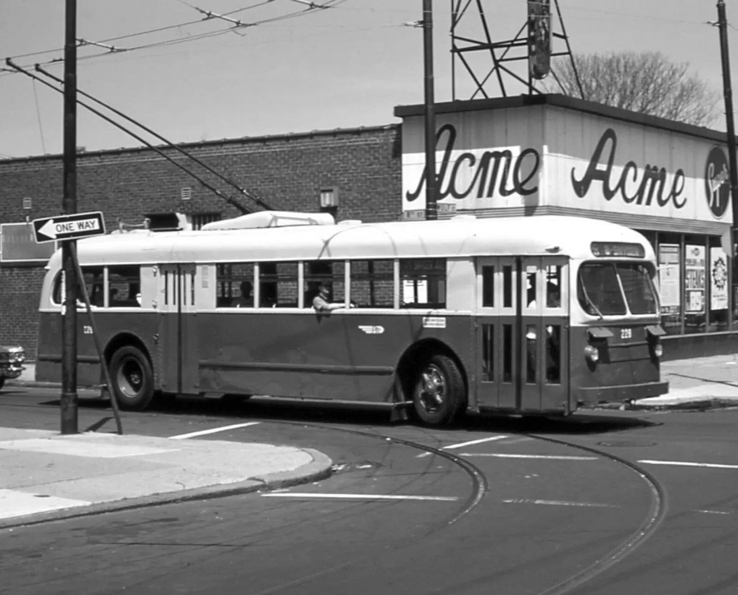 1947 Model Philadelphia Transit Trolley Bus Picture Keychain