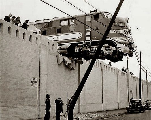 1948 Runaway Train Union Passenger Terminal Los Angeles 300 PCS Jigsaw Puzzle