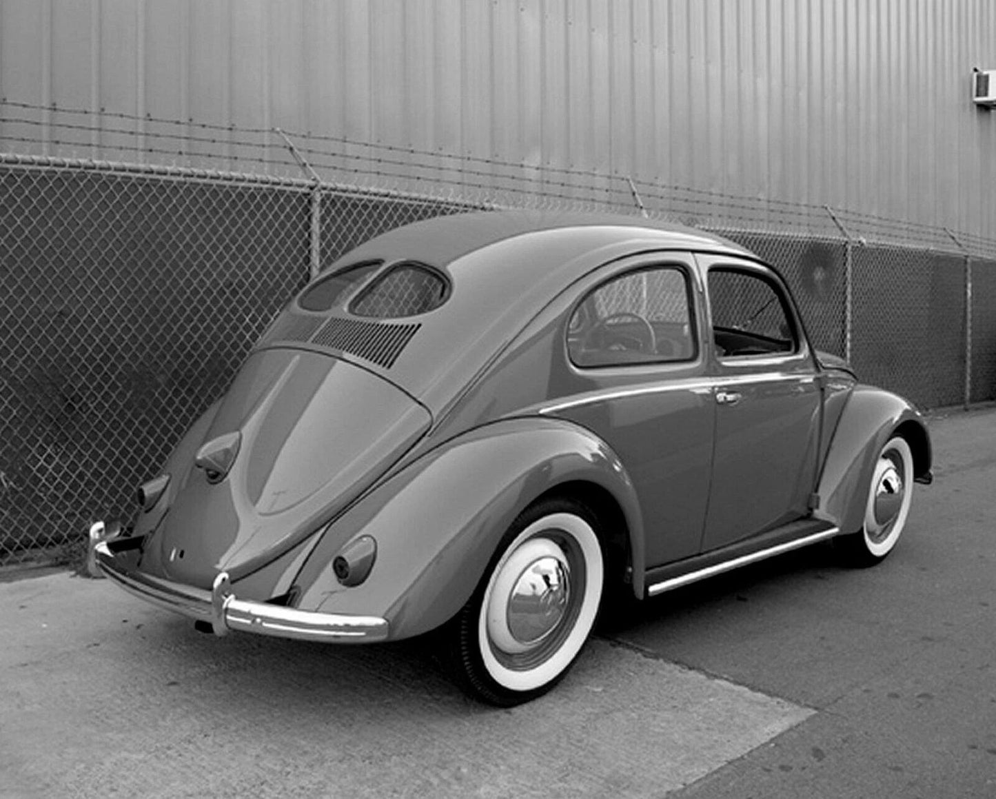 1949 Volkswagen Bug Split Window Beetle Classic Car Picture Keychain