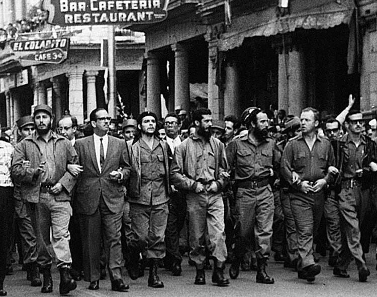1959 Fidel Castro Che Guevara Protesters Marching In Streets Picture Magnet 8.5X1