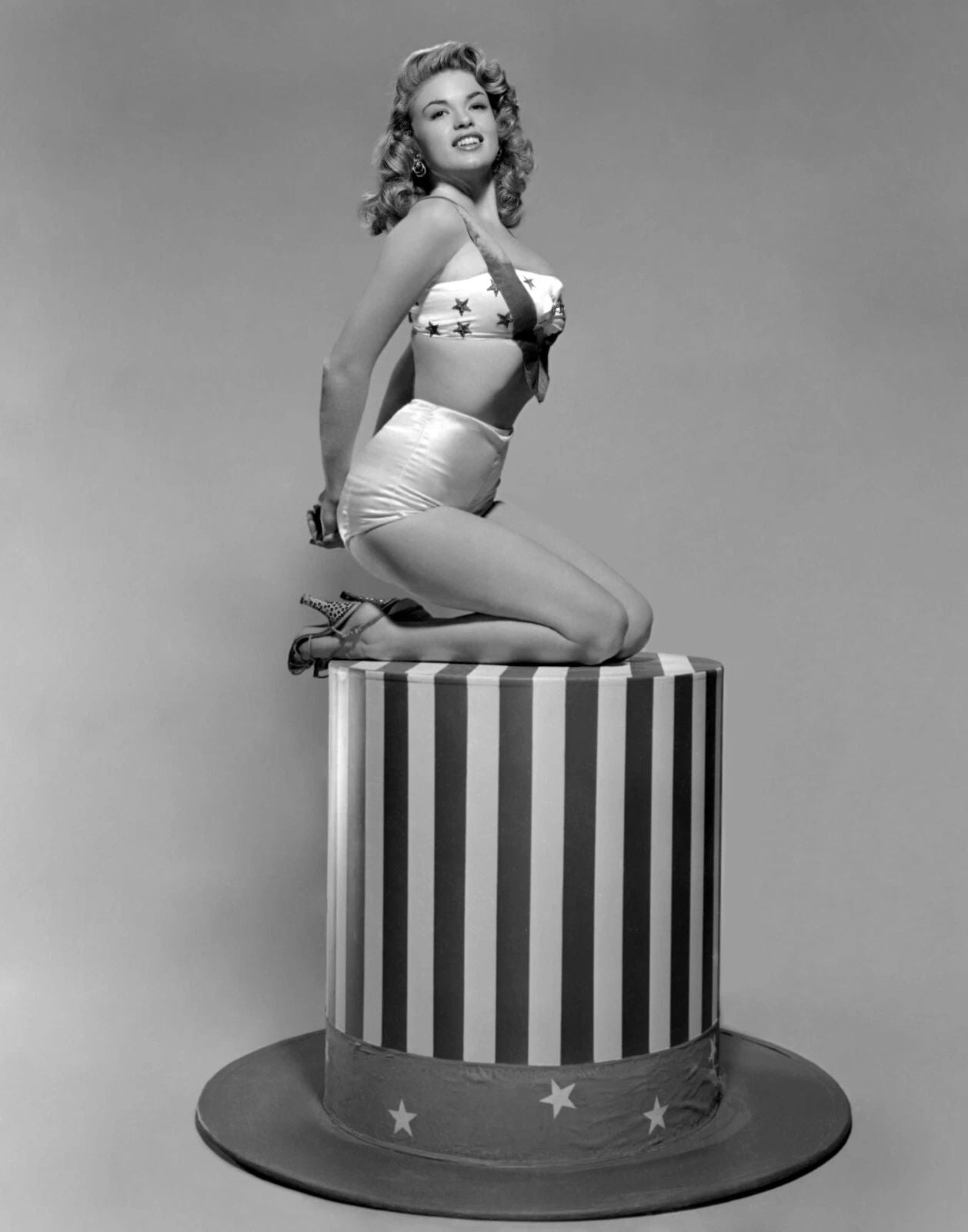1960S Sex Symbol & Actress Jayne Mansfield Publicity Picture Magnet Print