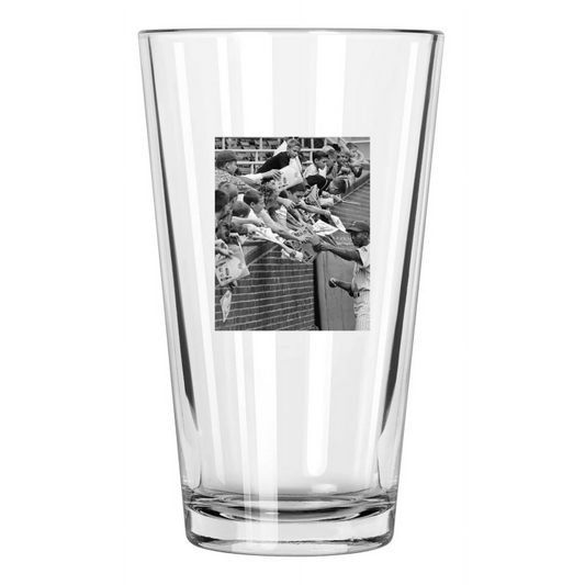 1963 Chicago Cubs Ernie Banks Photo Baseball Autograph Pint Beer Drinking Glass