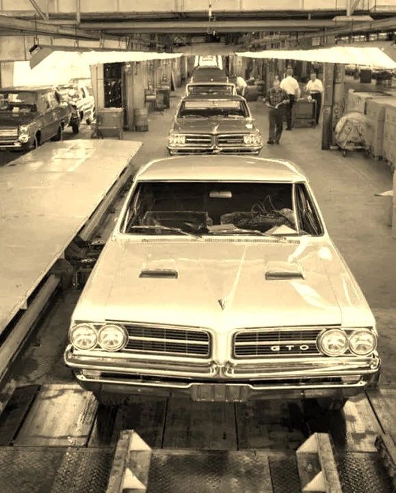 1964 Pontiac Gto Assembly Classic Car Vintage Picture Magnet