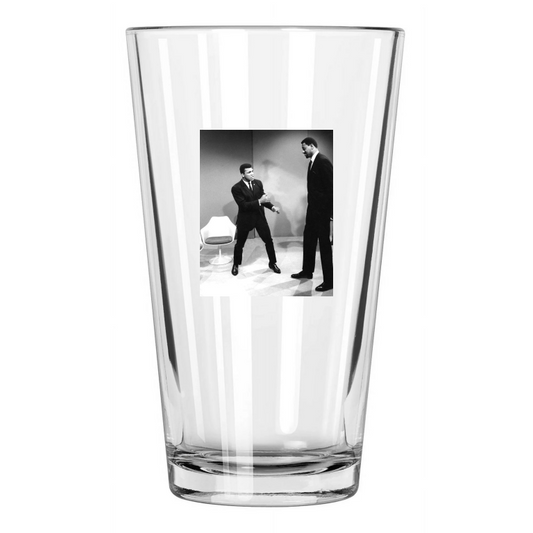 1967 Muhammad Ali Vs Wilt Chamberlain Photo Talk Show Pint Beer Drinking Glass
