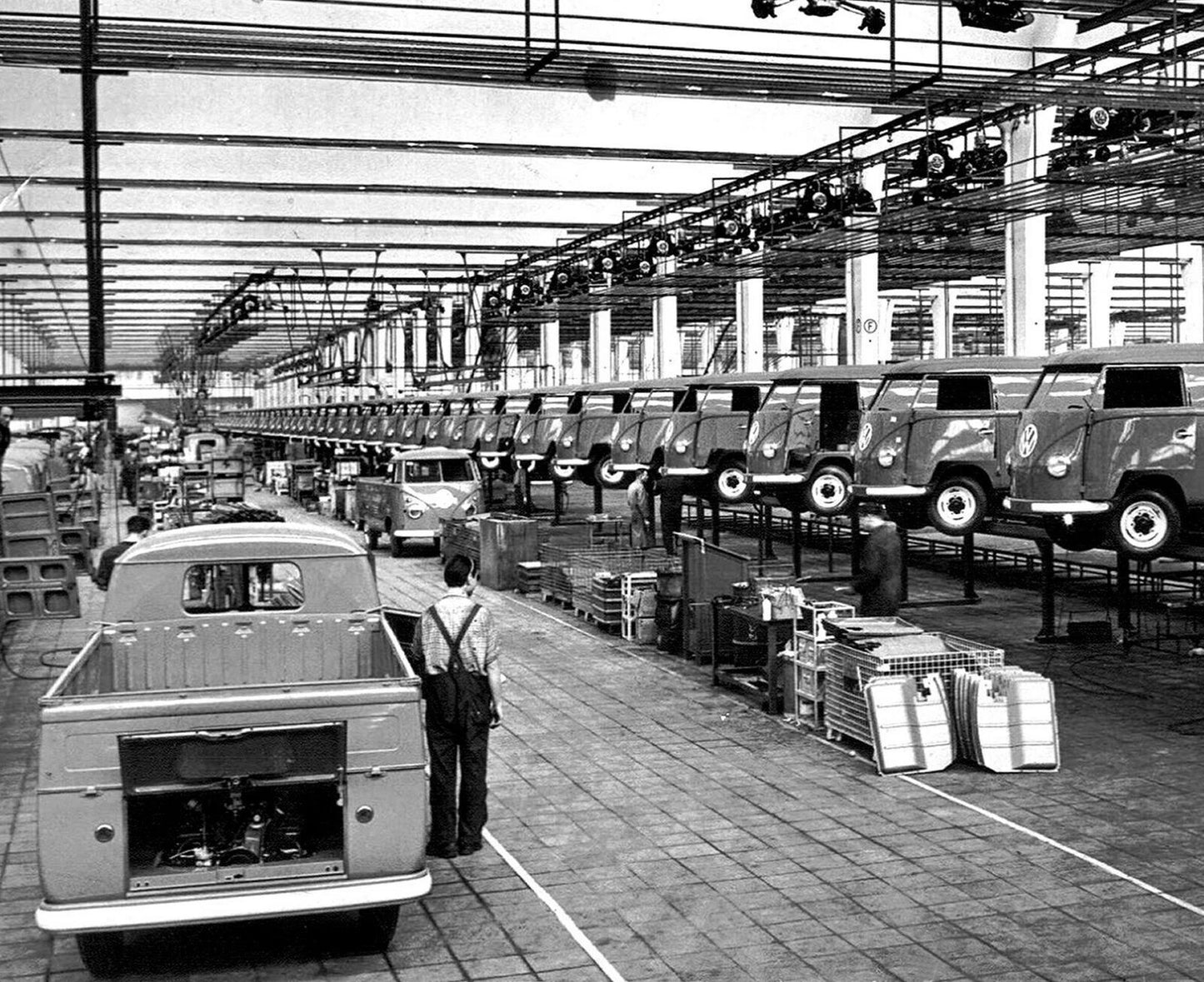 1967 Volkswagen Bus Assembly Line Classic Car Factory Picture Photo