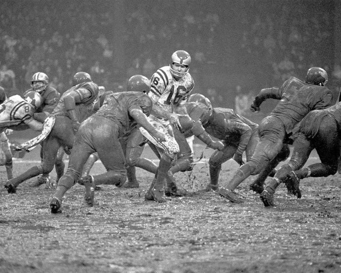 1968 Philadelphia Eagles Norm Snead Glossy Photo Mud Game Print